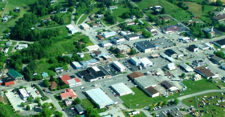 This Tennessee Mountain Town Is So Remote That Most Locals Have Never Visited