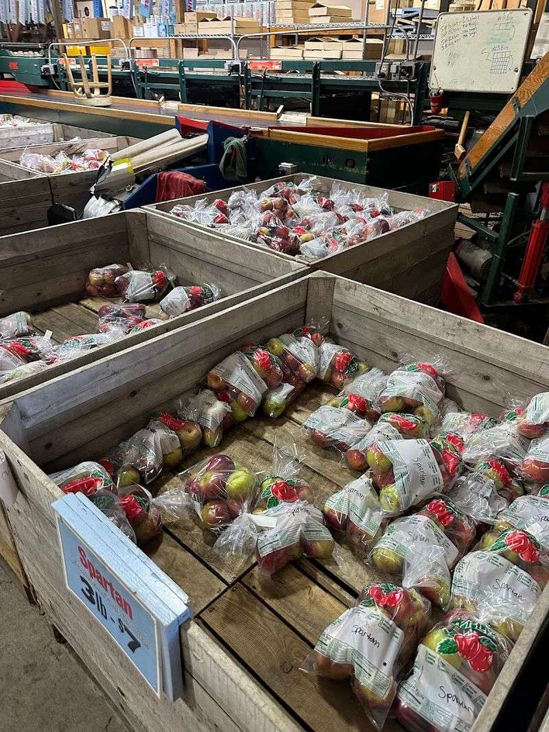 Ski-Hi Sells Around 30 Apple Varieties Each Season