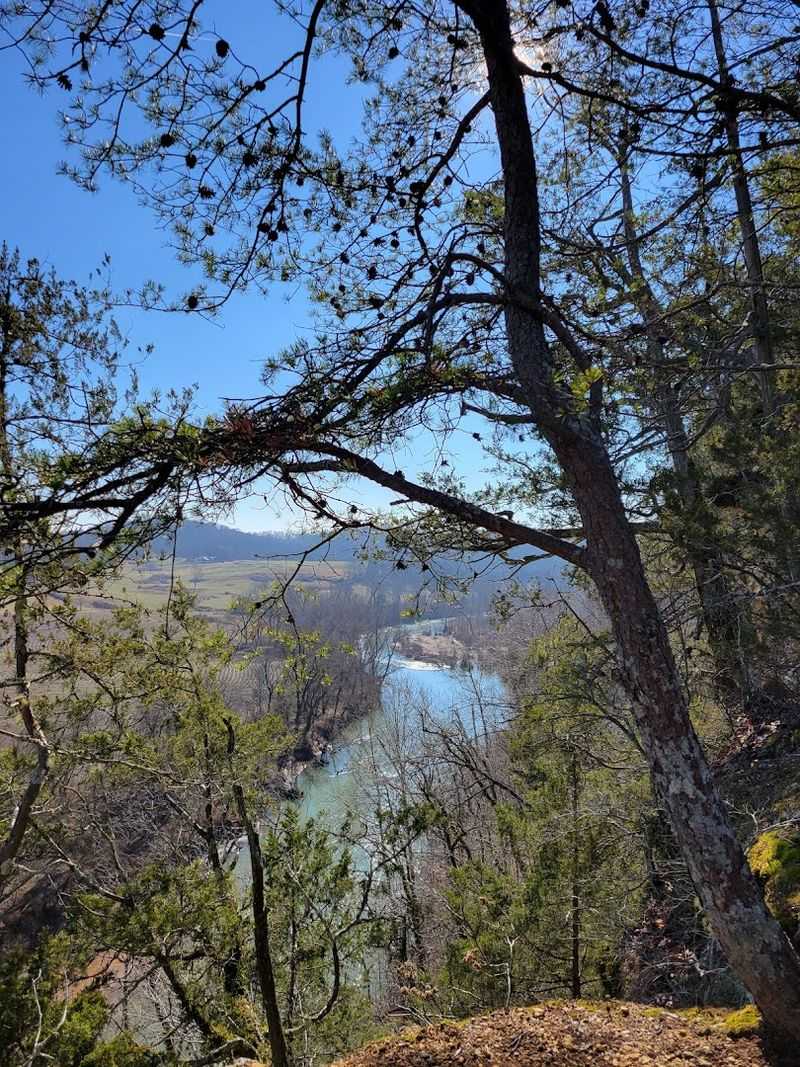 It's Easy To See Why Tennessee Hikers Keep Talking About This Trail