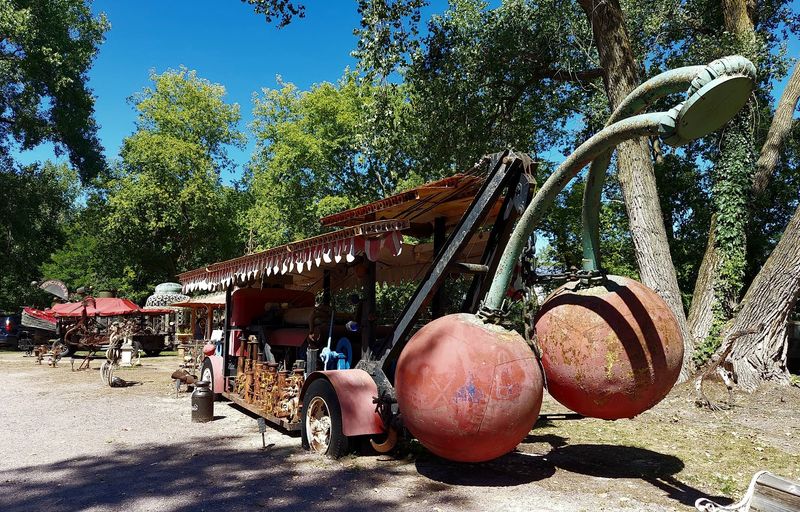 Sustainable Shopping Through Surplus