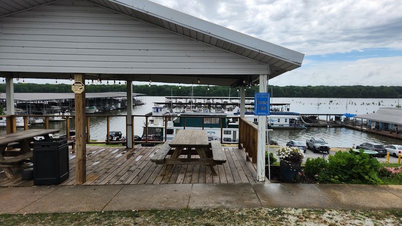 Guy's Place On Water Dining