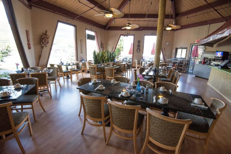 Garden Cafe And Poolside Bar Keep Everyone Fueled