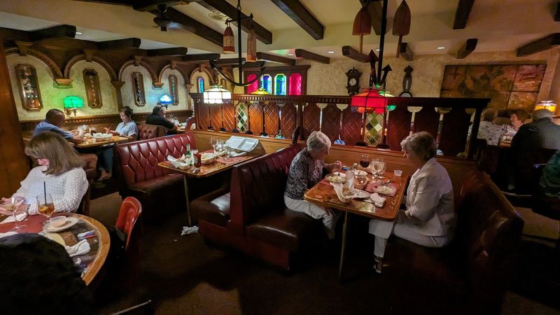 Dining Atmosphere And Ambiance