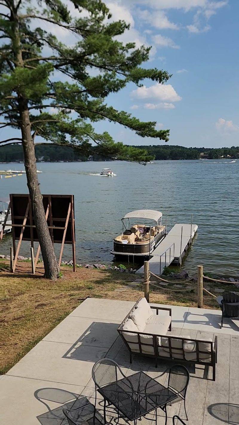 A Beachy Restaurant Right On Lake Delton