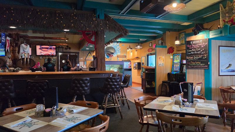 Salty's Seafood & Spirits