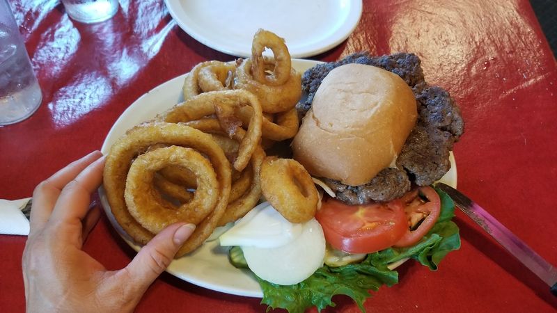 A One-Pound Burger Worth Making The Drive For