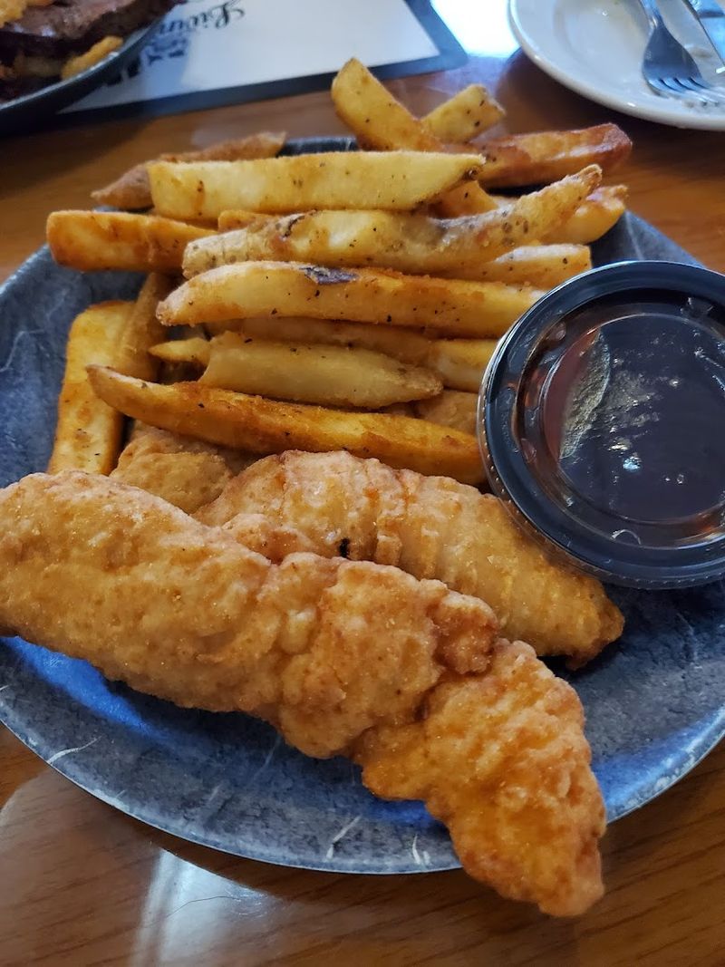 The Fried Fish That Keeps People Coming Back