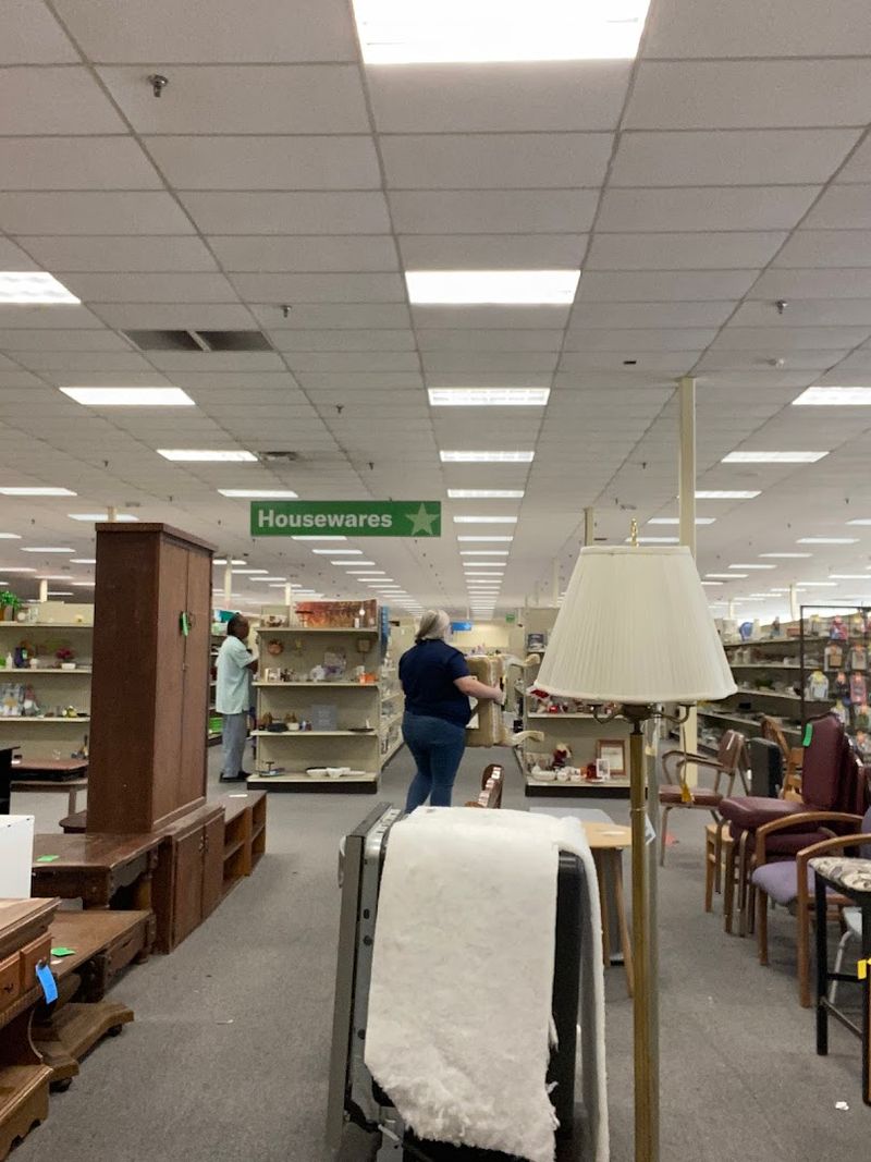 The Atmosphere Inside The Store That Keeps People Browsing Longer