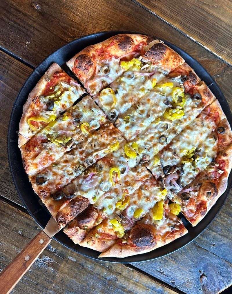 Why This Country Road Pizzeria Keeps Pulling People Back For Another Slice