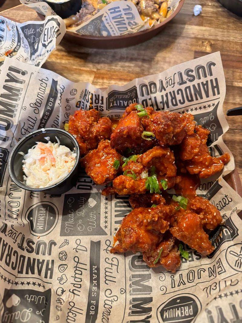 This Is The Korean Fried Chicken That Put This Tennessee Restaurant On The Map