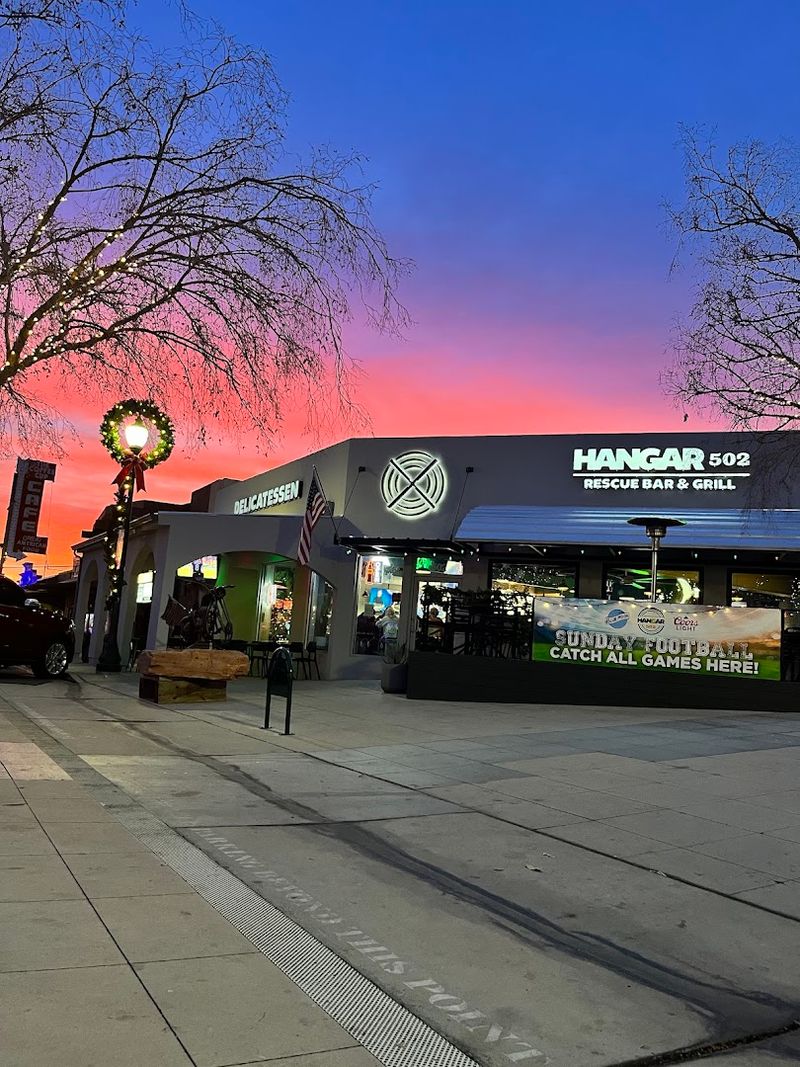 Hangar 502