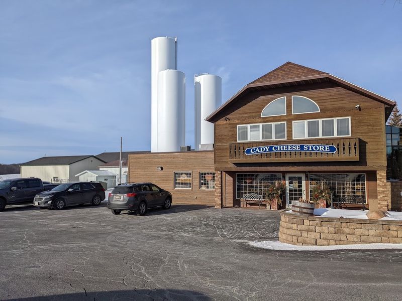 Burnett Dairy Cady Cheese Store