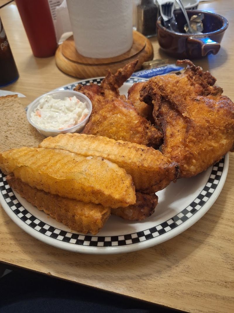 Broasted Chicken That Keeps People Coming Back