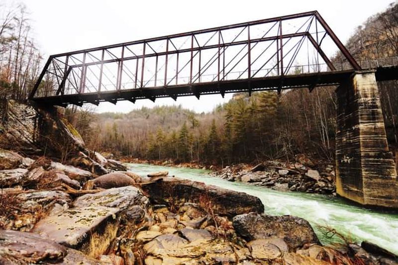 This Historic Bridge Design Still Feels Like a Marvel Every Time You See It