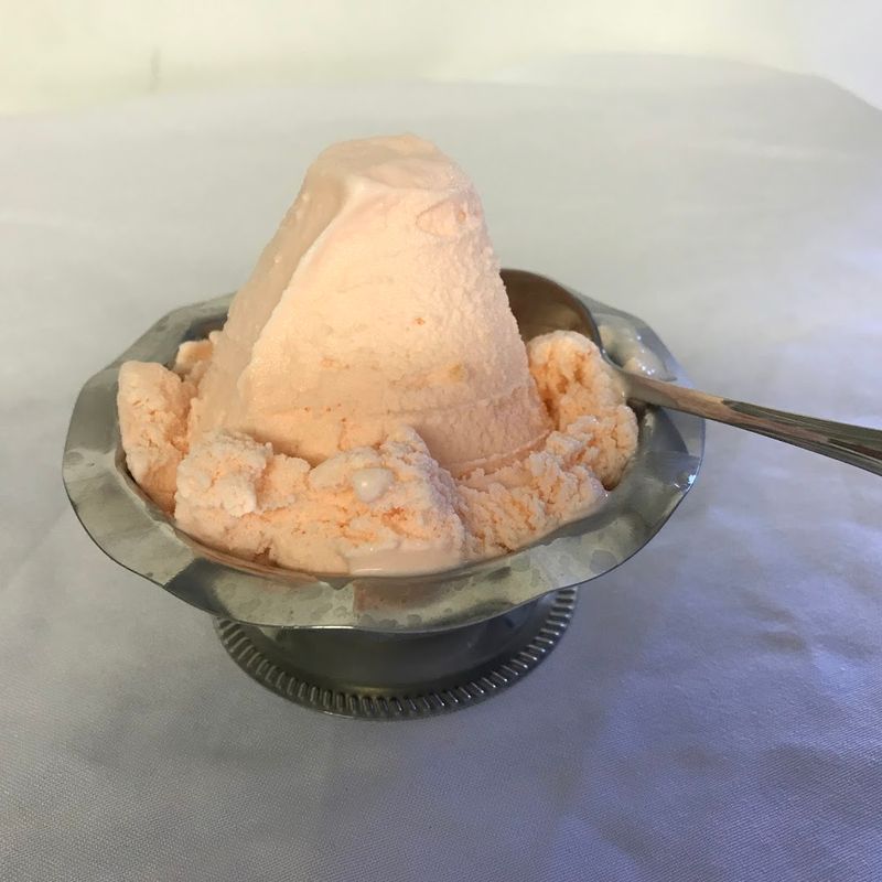 The Fresh Peach Scoop That Stops Traffic