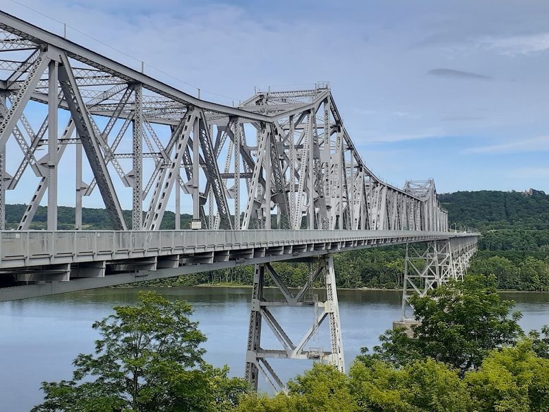 Welcome To The Hudson River Skywalk