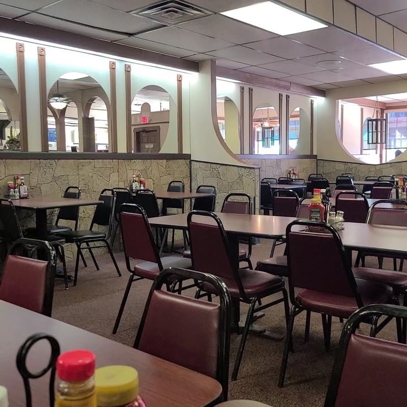 The Dining Room Keeps Its Old School Character