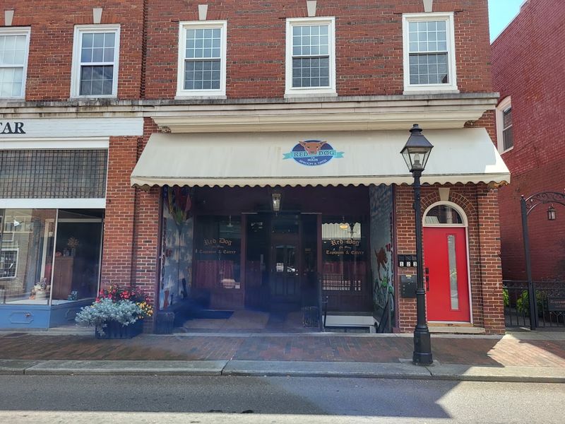 Red Dog On Main Taproom & Eatery
