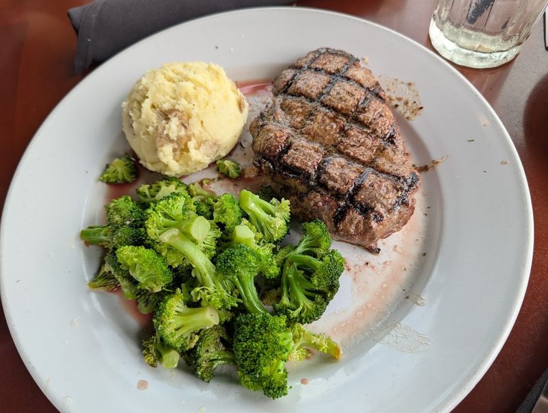 A Waterfront Meal That Has Earned Its Reputation