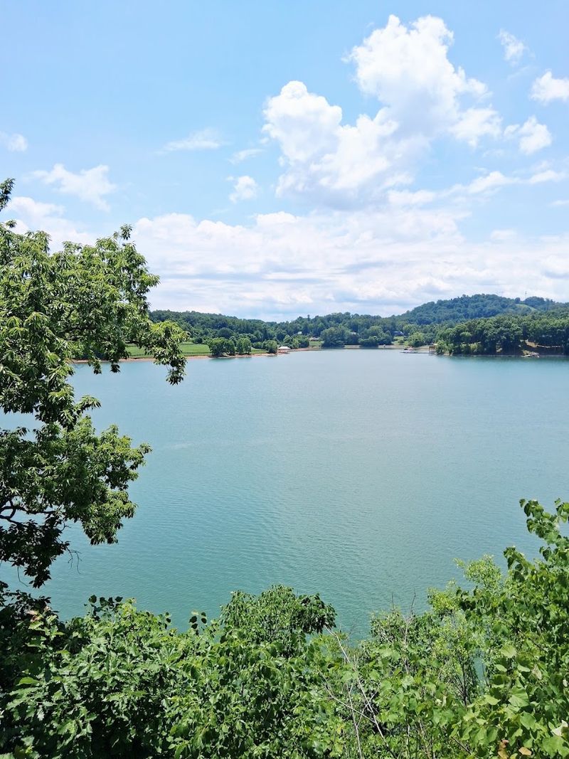 Natural Trails And Scenic Vistas Unfold