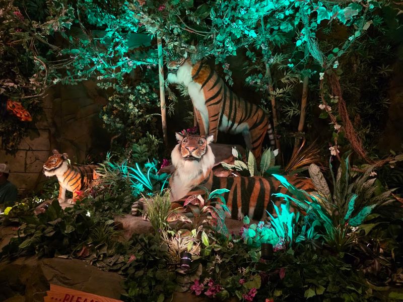 Rainforest Cafe Adds Tropical Storms And Animated Animals To Lunch