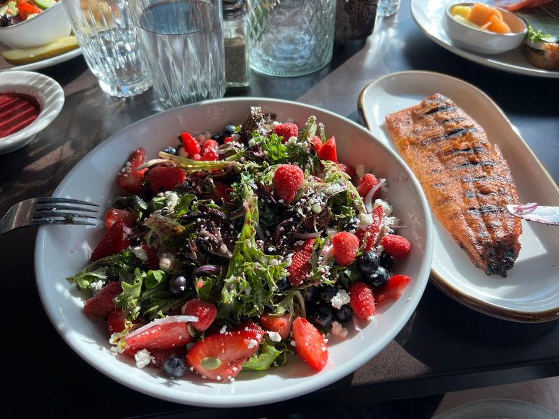 Seasonal Menu Changes To Match The Surroundings