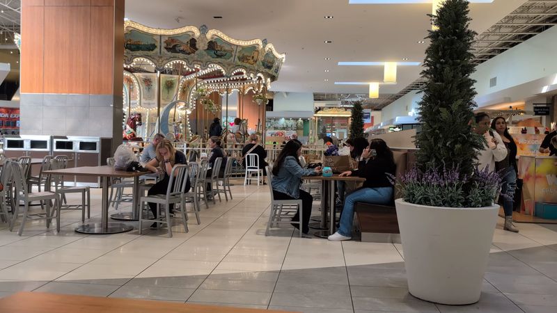 Thirteen Full Service Restaurants Make It Easy To Stay All Day