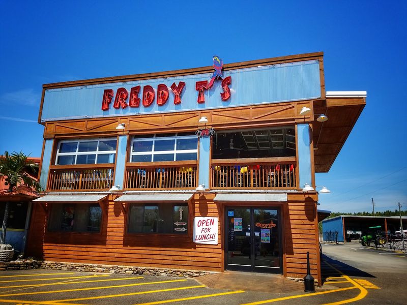Freddy T's Restaurant & Beach Club, Counce