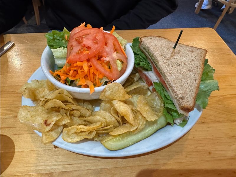 Lunch Options That Hold Their Own