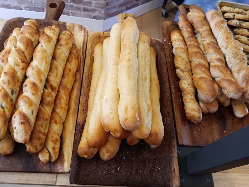 Garlic Breadsticks That Surprise Every First-Timer