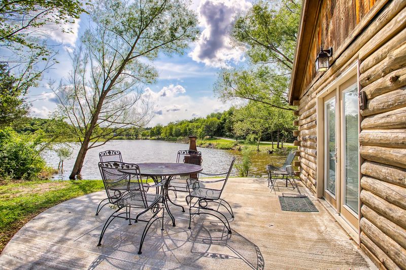 Lakefront Log Cabin On Lake Pleasant