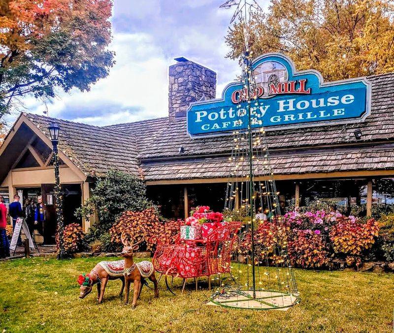 The Old Mill Pottery House Café, Pigeon Forge
