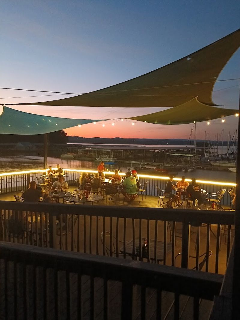 Off The Hook Lakeside Bar And Grill