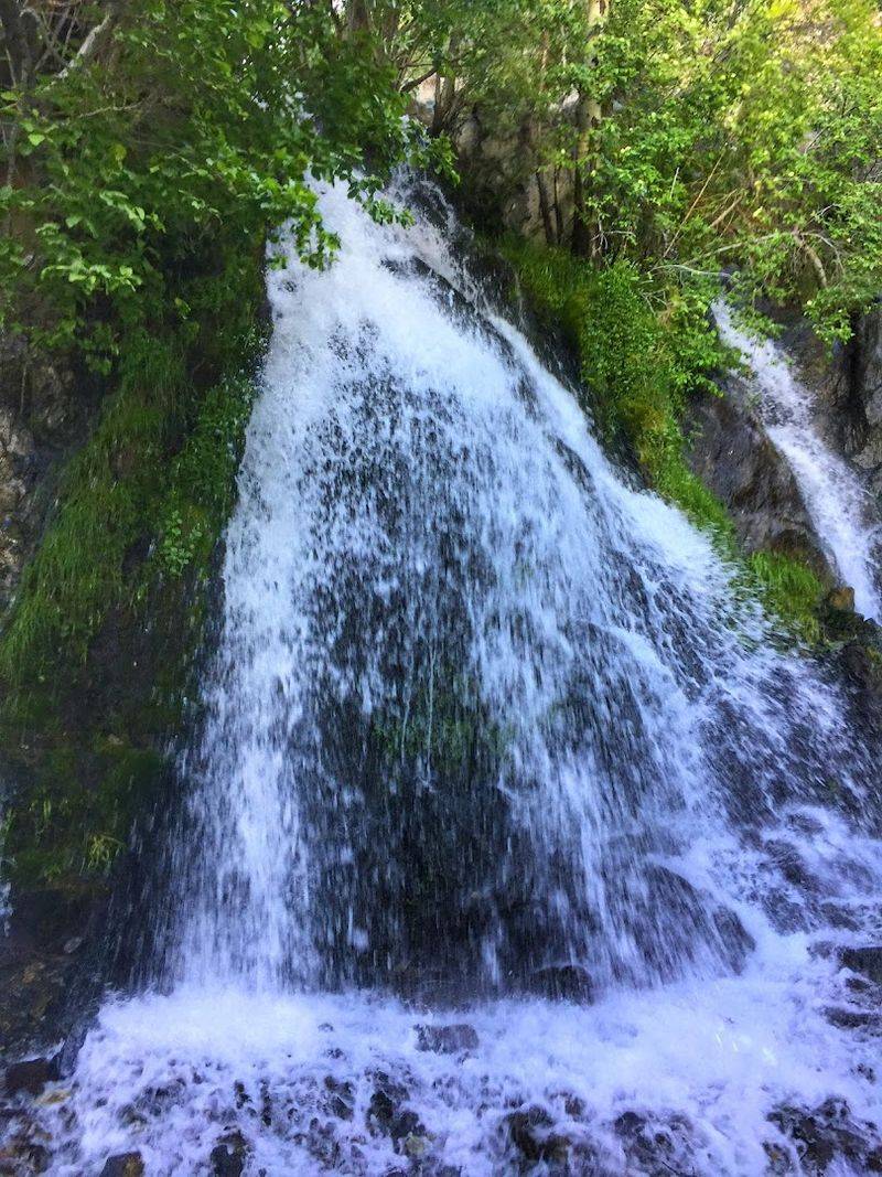 Kings Canyon Waterfall Brings Easy Adventure