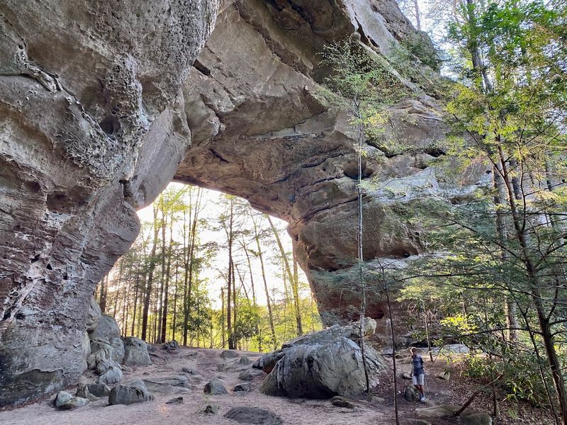 Twin Arches, Oneida