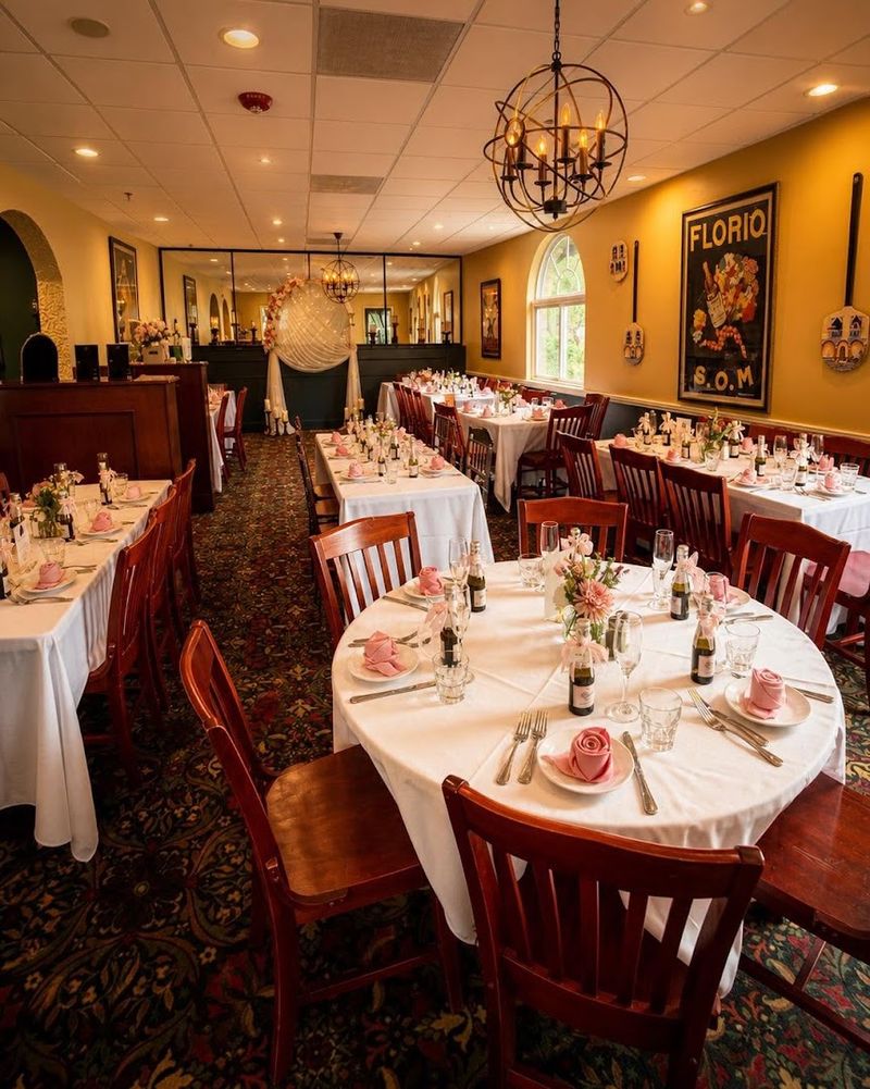 Nini's, Easthampton