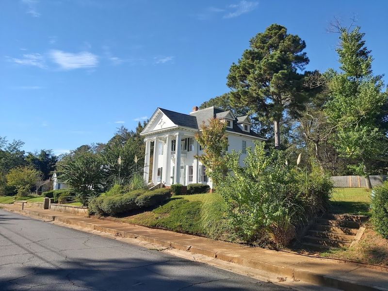 Antebellum Architecture Worth Slowing Down For