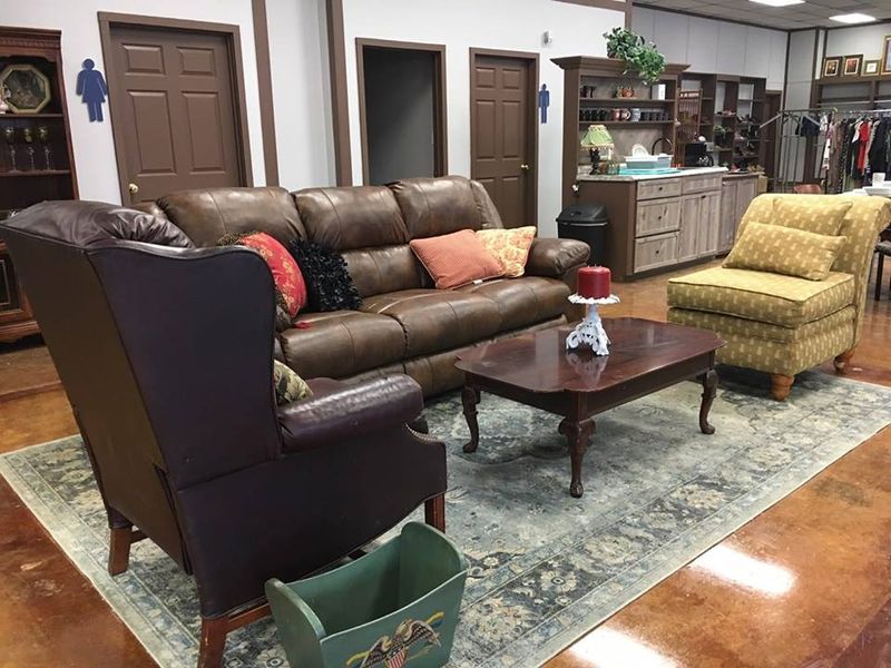 Furniture Deals That Furnish A Whole Room For Pennies