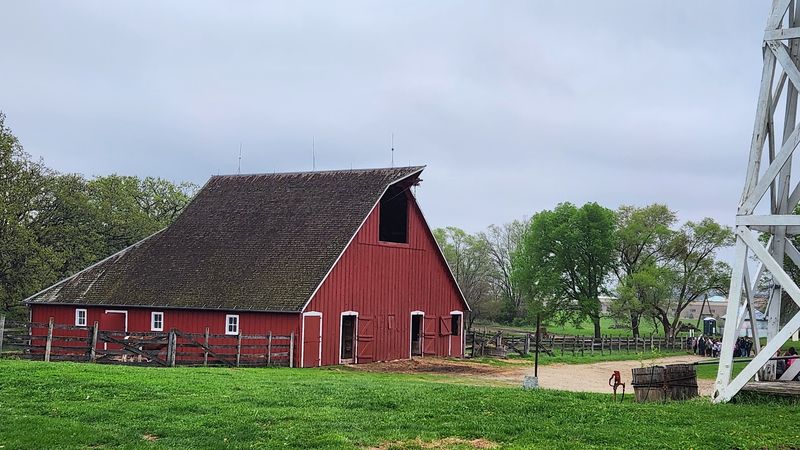 Tools And Equipment From Traditional Threshing