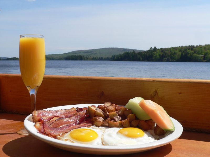Dining Options Featuring Regional Cuisine
