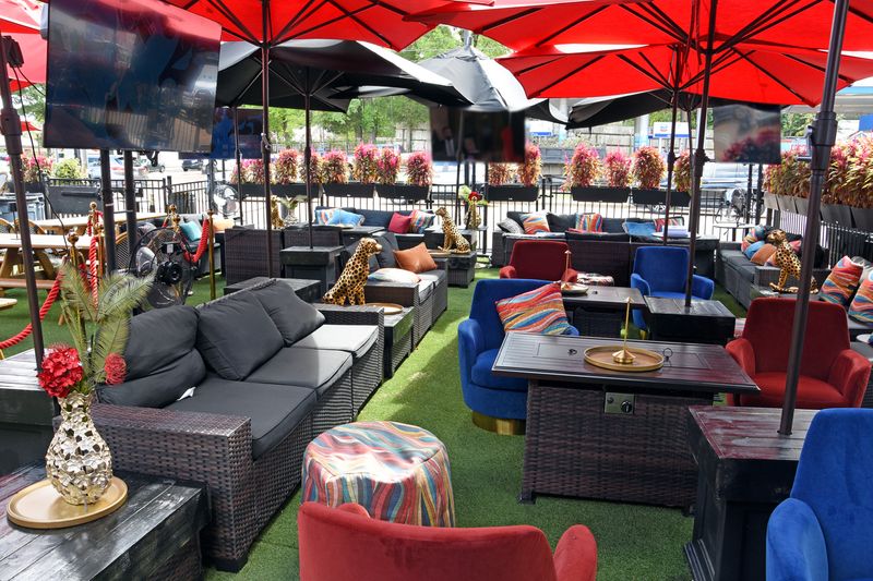 The Velvet Ditch - Sports Bar & Seafood