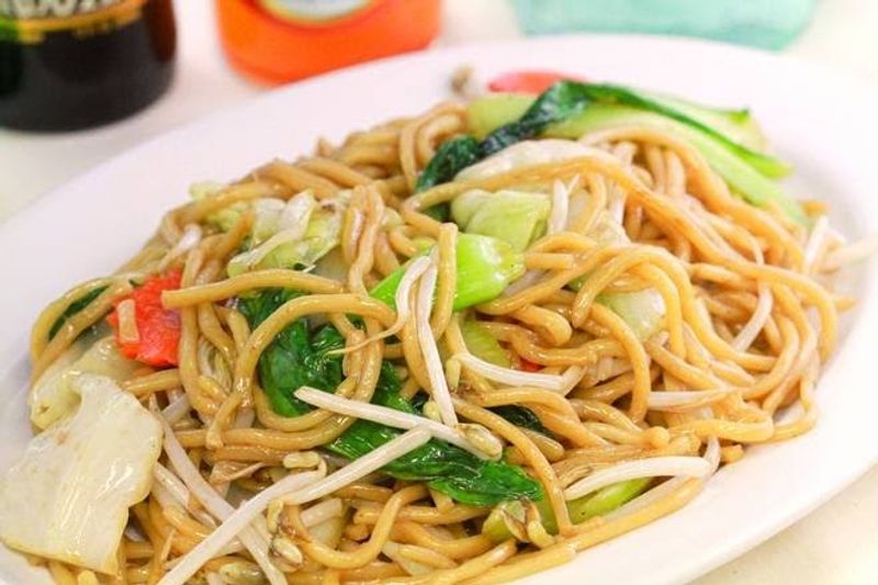 Vegetarian Pad Thai Gives Meat-Free Diners A Full-Flavored Option