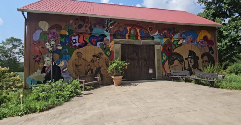 Discover The Historic Ohio Barn That Draws Thousands Of Visitors With Its Hand-Painted Design