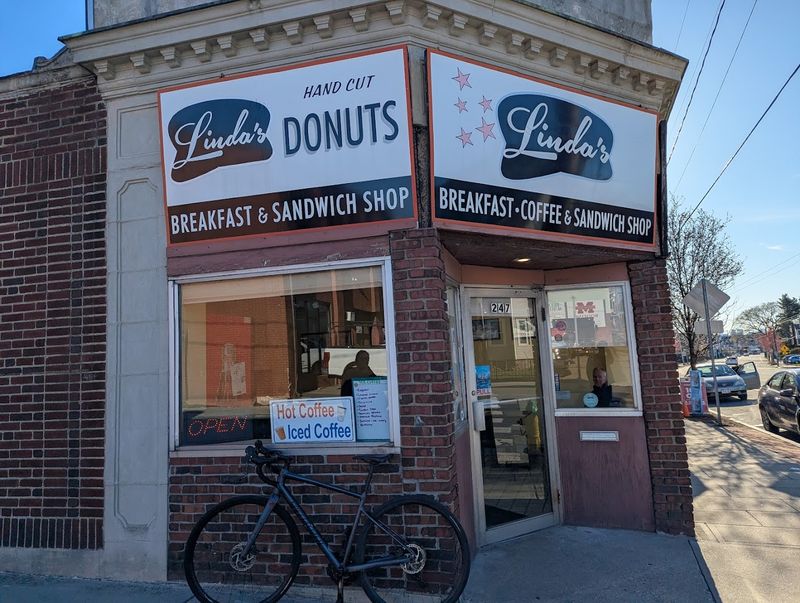 Linda's Donuts Belmont