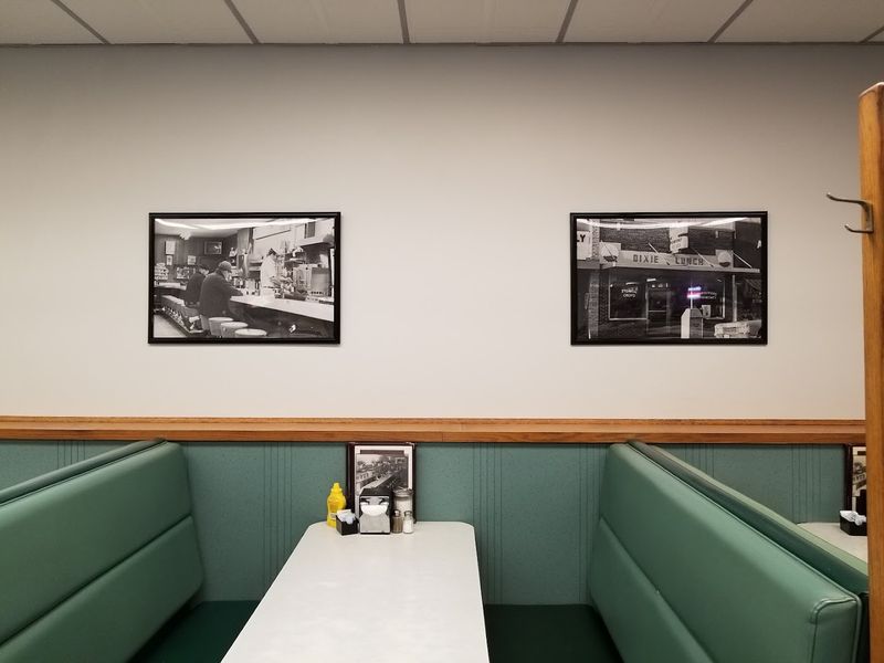 The Diner Atmosphere That Keeps People Coming Back