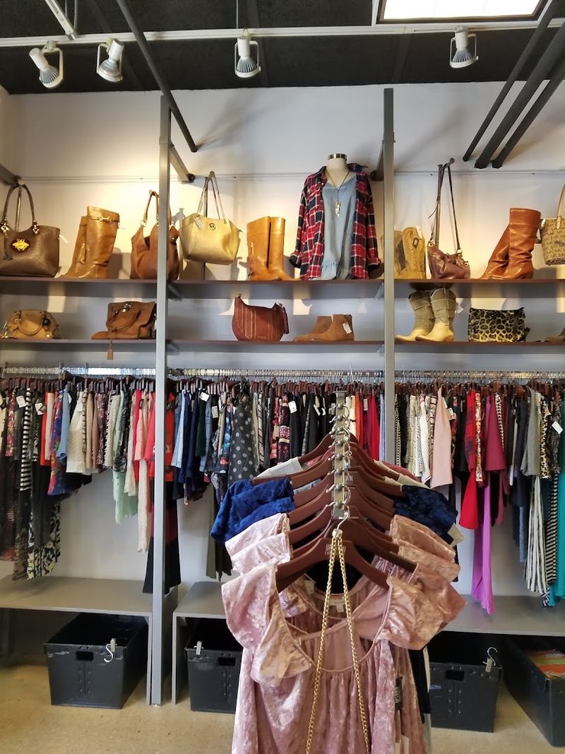 Selling Your Clothes Has Never Been Simpler