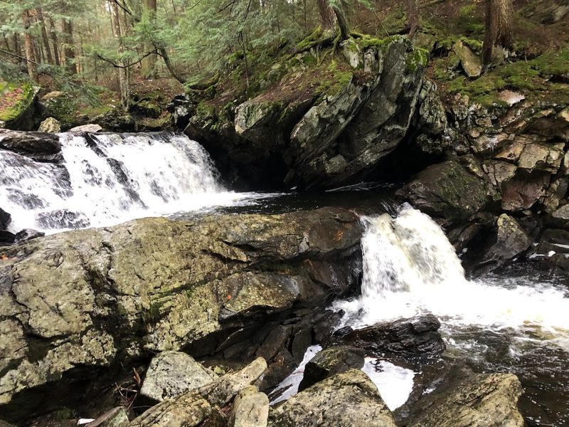 Even In Winter, This Waterfall Gives You A Reason To Visit
