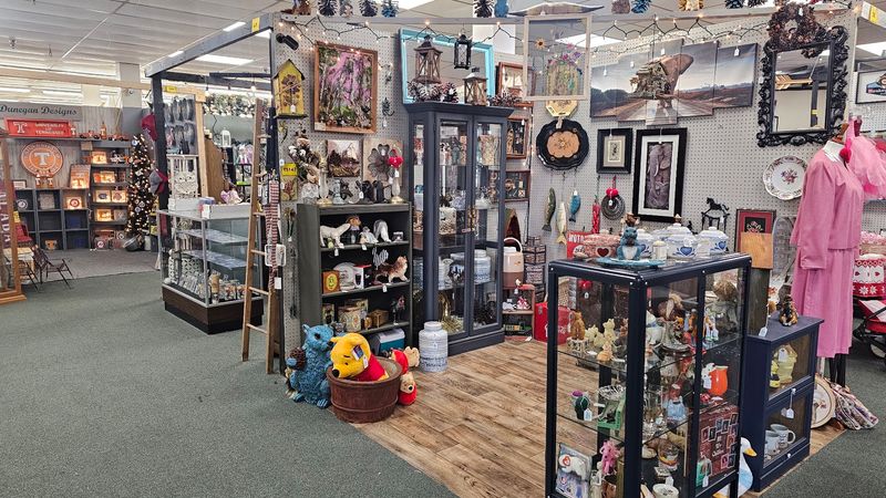 Crafter's Emporium & Book Exchange, Chattanooga