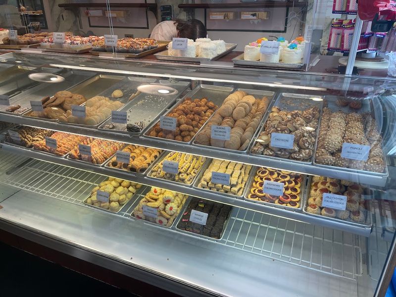 Tips For Selecting Fresh Quality Cannoli
