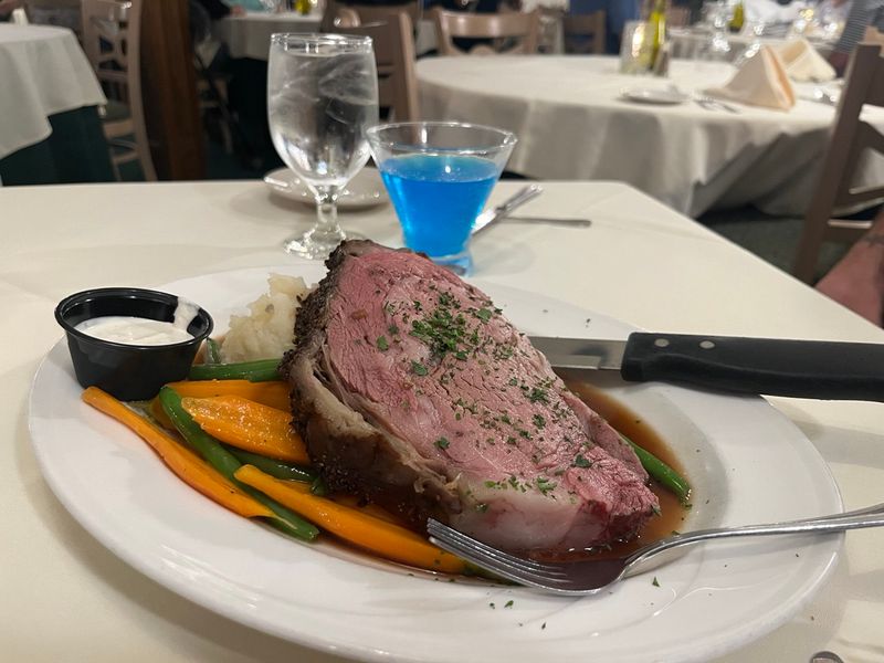Prime Rib And Filet Mignon Keep The Steakhouse Spirit Strong